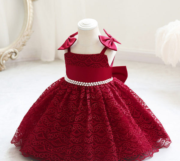 Rochie la modă cu decor panglică și perle pentru fete