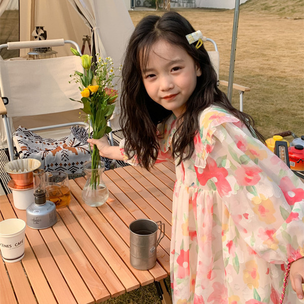 Dječja haljina s kragnom i cvjetnim motivima