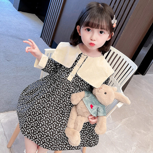 Ležerna haljina s cvjetnim motivima i kopčanjem na gumbe