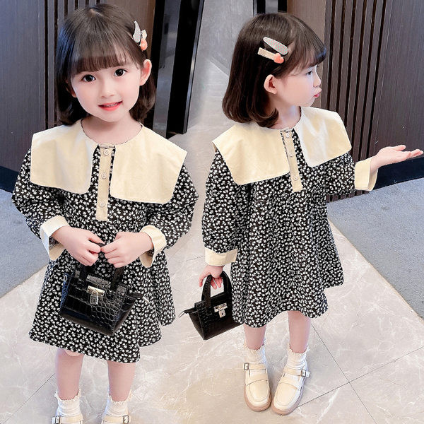 Ležerna haljina s cvjetnim motivima i kopčanjem na gumbe