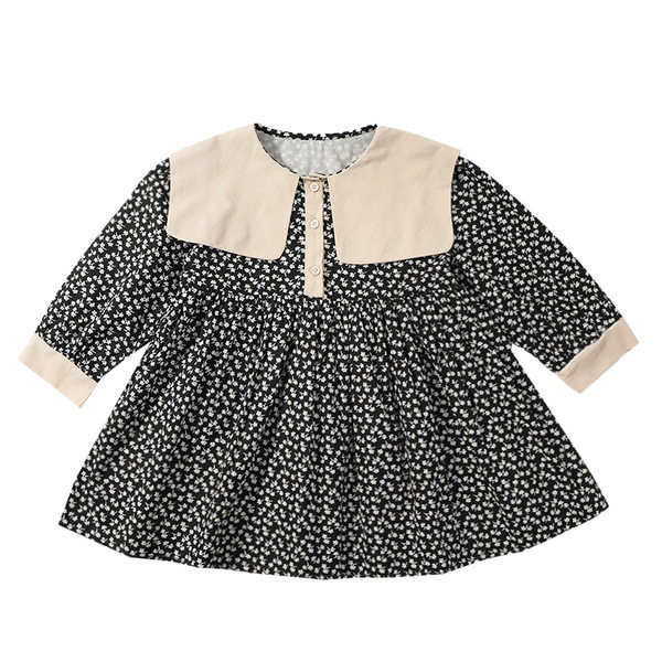 Ležerna haljina s cvjetnim motivima i kopčanjem na gumbe