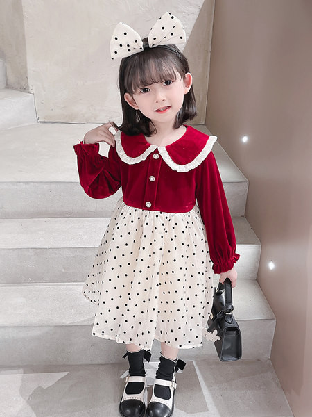 Rochie modernă pentru copii decupată cu buline