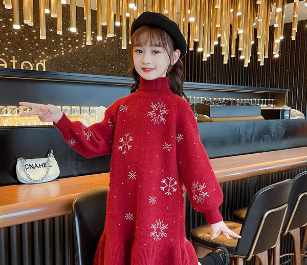 Laisvalaikio dailaus trikotažo suknelė ilgomis rankovėmis ir siuvinėjimu