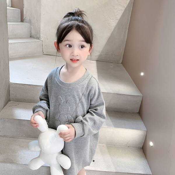 Dječja haljina s dugim rukavima i 3D efektom