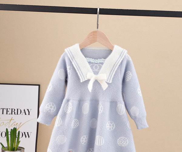 Įprasta vaikiška megzta suknelė ilgomis rankovėmis mergaitėms