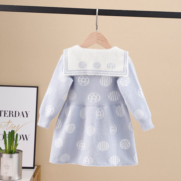 Įprasta vaikiška megzta suknelė ilgomis rankovėmis mergaitėms