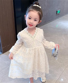 Gyermek csipkeruha hegyes nyakkivágással