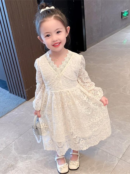 Gyermek csipkeruha hegyes nyakkivágással