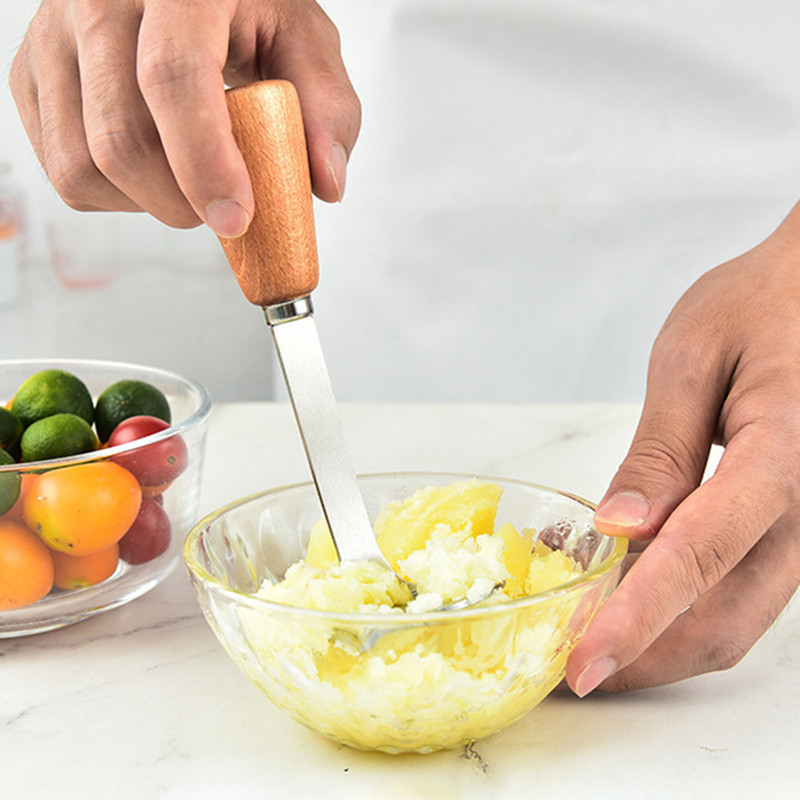 Rozsdamentes acél préselt burgonyanyomó fa nyelű gyümölcslé készítő Lila burgonya sütőtök sárnyomó konyhai kütyük