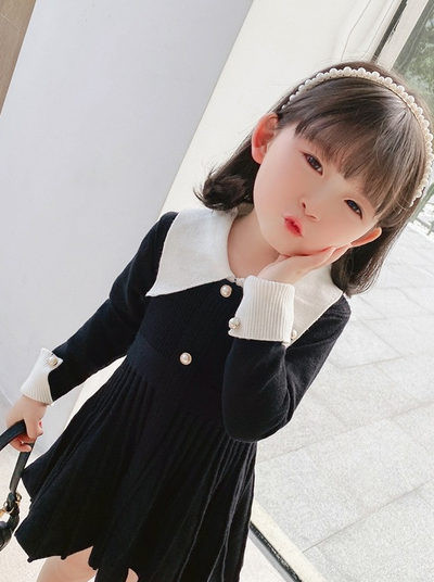 Vaikiška suknelė su sagomis mergaitėms - kirpimo raštas