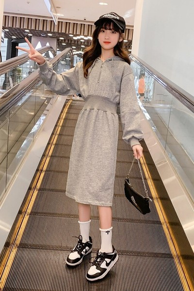 Rochie de toamna cu maneca lunga model nou pentru fete