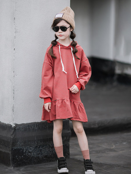 Hosszú ujjú csíkos kapucnis gyerekruha lányoknak