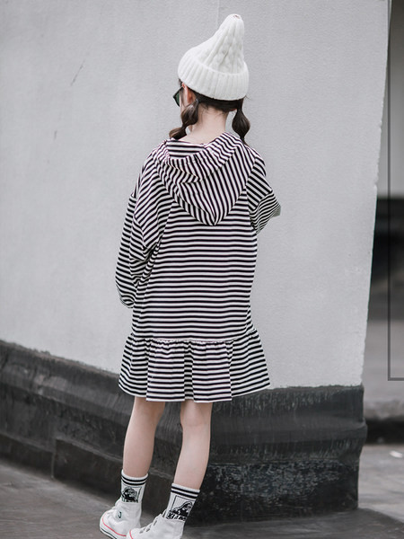 Hosszú ujjú csíkos kapucnis gyerekruha lányoknak