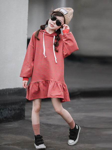 Hosszú ujjú csíkos kapucnis gyerekruha lányoknak