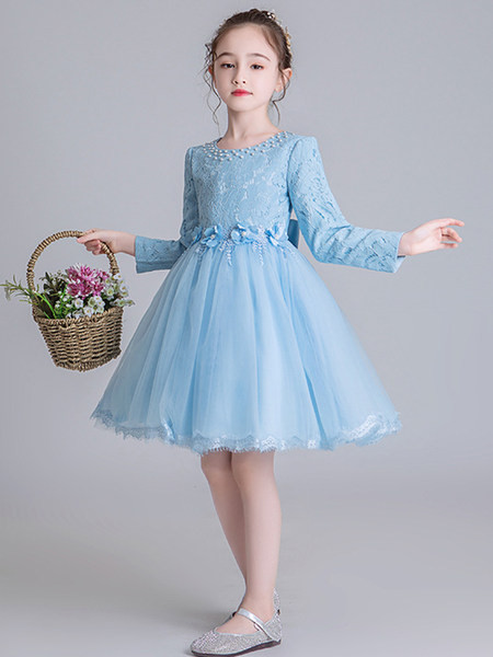 Šiuolaikinė nėriniuota suknelė ilgomis rankovėmis ir perlų puošyba