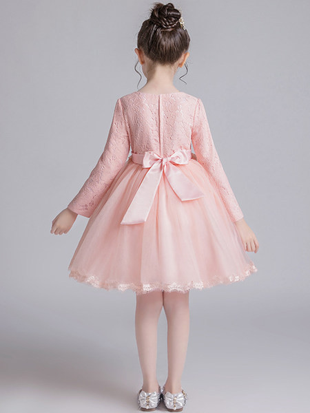 Šiuolaikinė nėriniuota suknelė ilgomis rankovėmis ir perlų puošyba