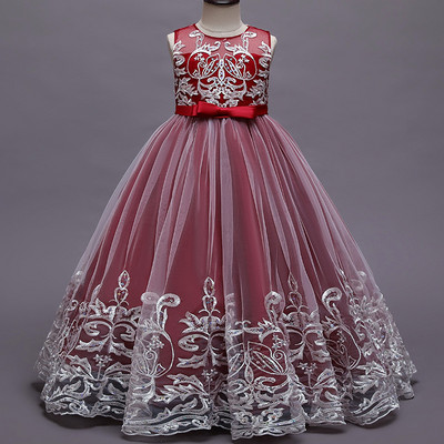 Rochie moderna model nou cu panglica si broderie