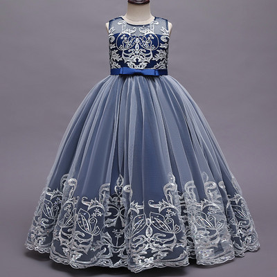 Rochie moderna model nou cu panglica si broderie