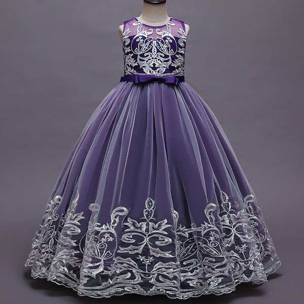 Rochie moderna model nou cu panglica si broderie