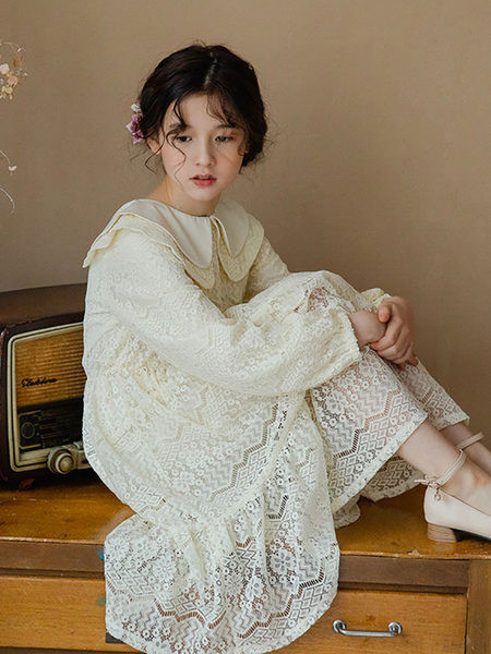 Rochie din dantela pentru fete cu maneca lunga si decolteu oval