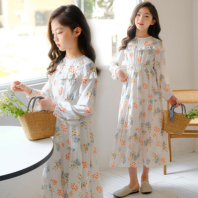 Lezser tavaszi ruha hosszú ujjal, virágos motívumokkal