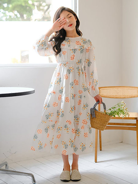Lezser tavaszi ruha hosszú ujjal, virágos motívumokkal