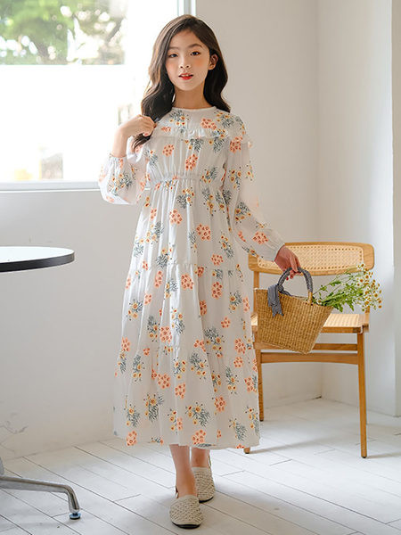 Lezser tavaszi ruha hosszú ujjal, virágos motívumokkal