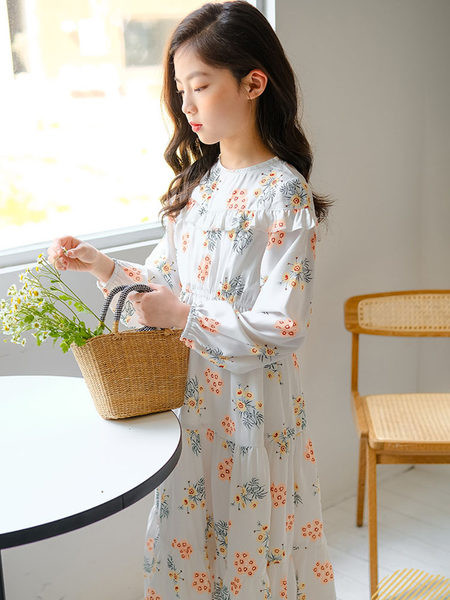 Lezser tavaszi ruha hosszú ujjal, virágos motívumokkal