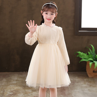 Rochie la modă cu mânecă lungă pentru fete