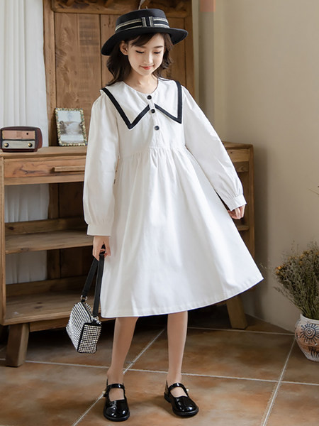 Ležerna haljina s dugim rukavima i kopčanjem na gumbe