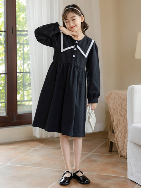 Ležerna haljina s dugim rukavima i kopčanjem na gumbe