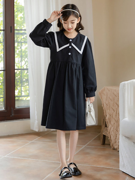 Ležerna haljina s dugim rukavima i kopčanjem na gumbe