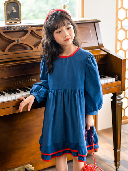 Rochie casual cu decolteu oval si maneci lungi