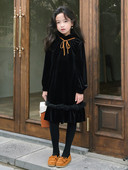 Új modell téli ruha lányoknak hosszú ujjal és nyakkendővel