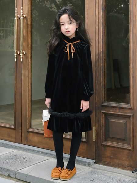 Új modell téli ruha lányoknak hosszú ujjal és nyakkendővel