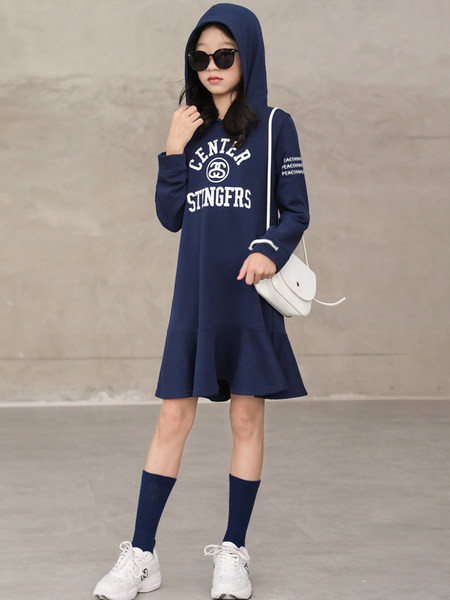 Rochie sport pentru fete cu gluga si imprimeu