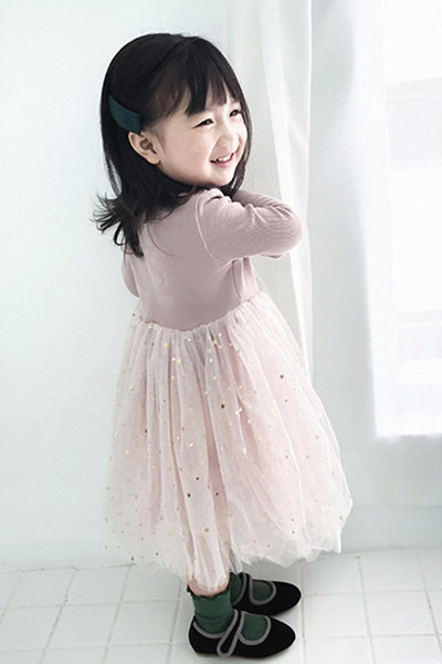 Modern rátétes tüll ruha lányoknak