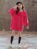 Széles mintás sportruha fürtös lányoknak