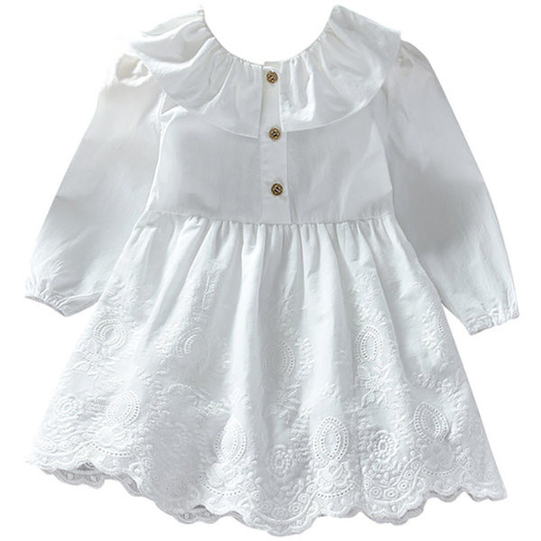 Tavaszi ruha lányoknak hímzéssel és gombokkal