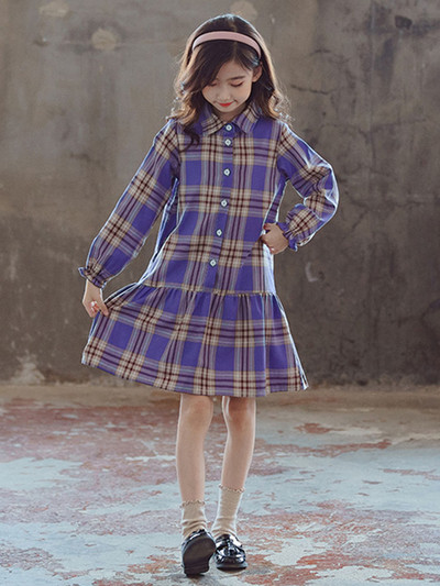 Tavaszi-őszi kockás ruha klasszikus gallérral és gombokkal