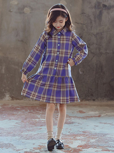 Tavaszi-őszi kockás ruha klasszikus gallérral és gombokkal