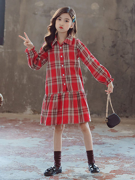 Tavaszi-őszi kockás ruha klasszikus gallérral és gombokkal