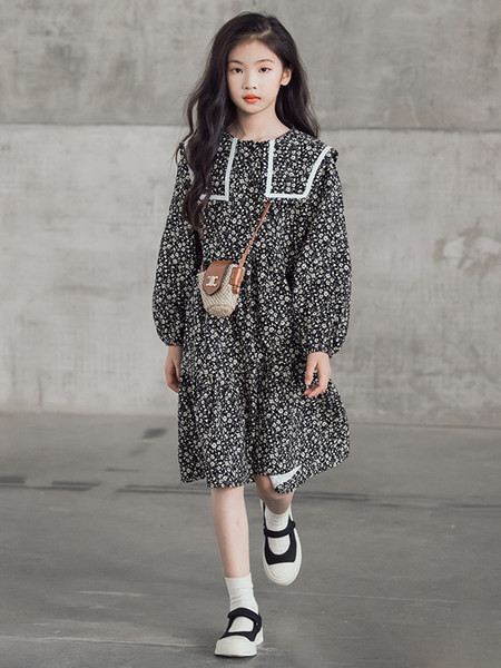 Hosszú ujjú, virágmintás alkalmi ruha lányoknak