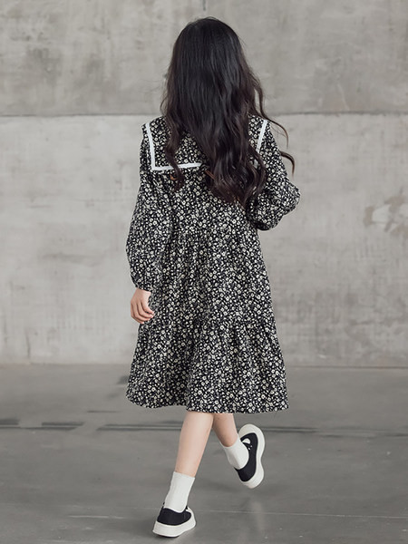 Hosszú ujjú, virágmintás alkalmi ruha lányoknak