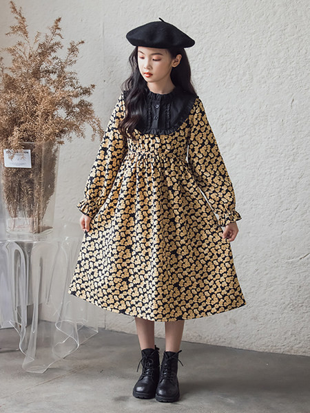 Rochie model nou pentru fete cu maneca lunga si motive florale