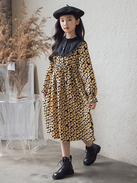 Rochie model nou pentru fete cu maneca lunga si motive florale