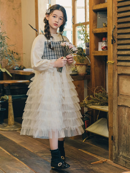 Rochie pentru copii cu maneci lungi si decolteu oval pentru fete