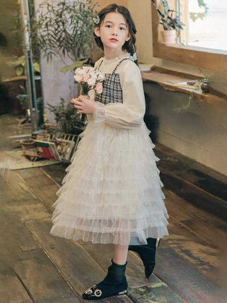 Rochie pentru copii cu maneci lungi si decolteu oval pentru fete