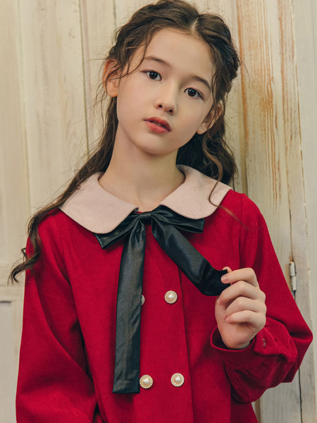 Rochie formala cu decolteu oval, nasturi si panglica