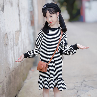 Laisvalaikio suknelė mergaitėms su logotipu ir ilgomis rankovėmis